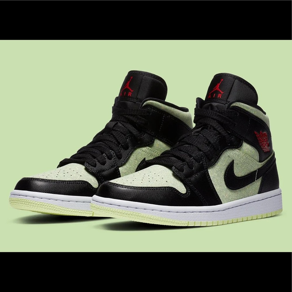 Womens Air Jordan 1 Mid SE Size 9
